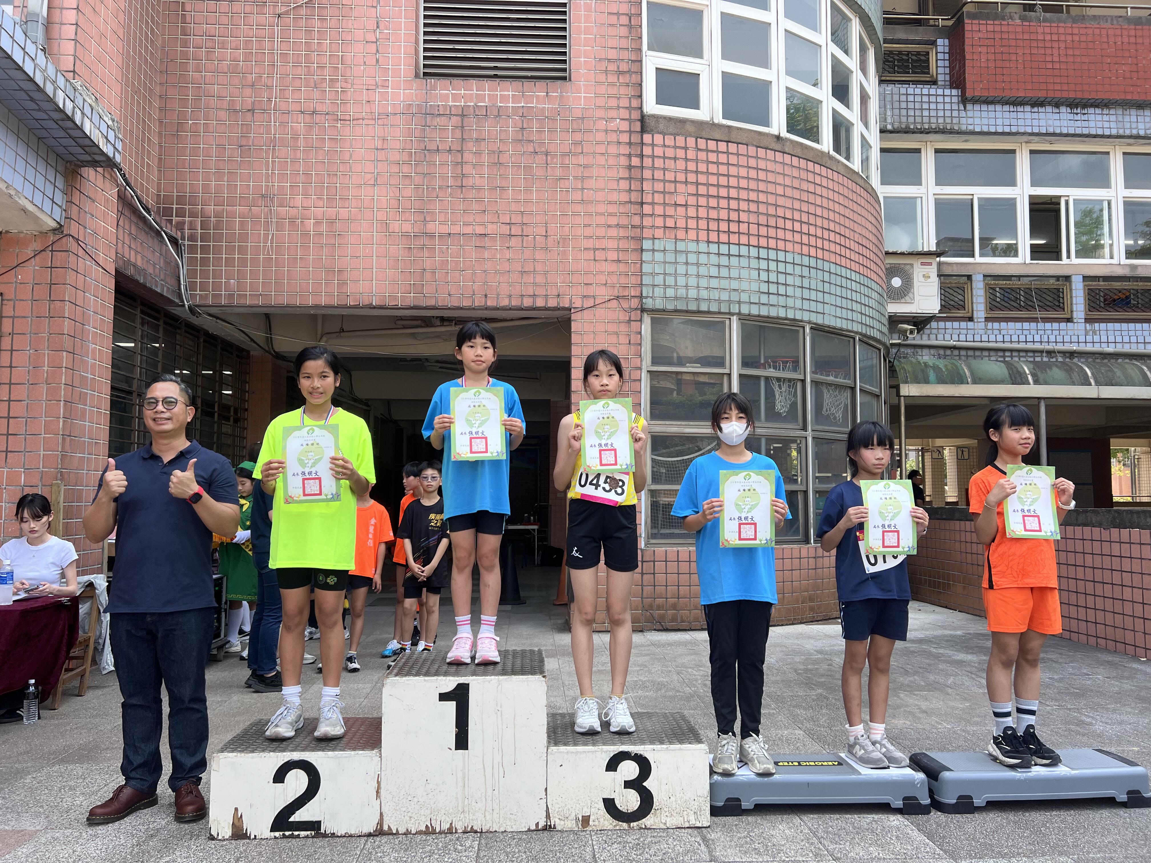 運動會頒獎與合影留念